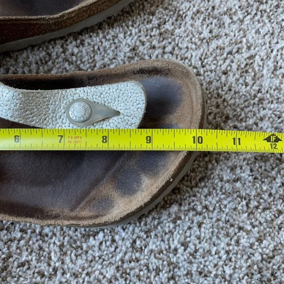 Birkenstock | Pebbled Silver Gizeh Sandal - Size 39 - Picture 14 of 15